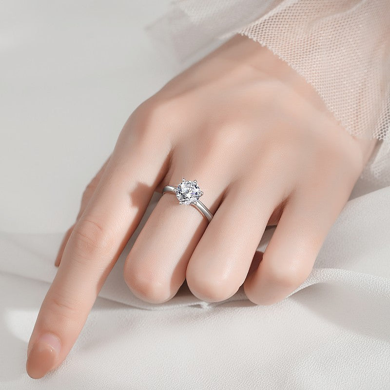 Louise ring, Solitaire round cut, Sterling Silver