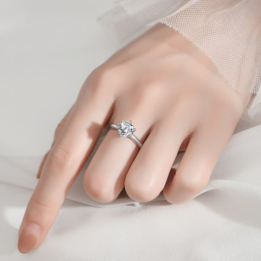 Louise ring, Solitaire round cut, Sterling Silver