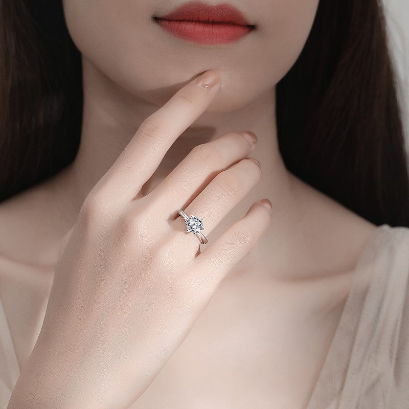 Louise ring, Solitaire round cut, Sterling Silver